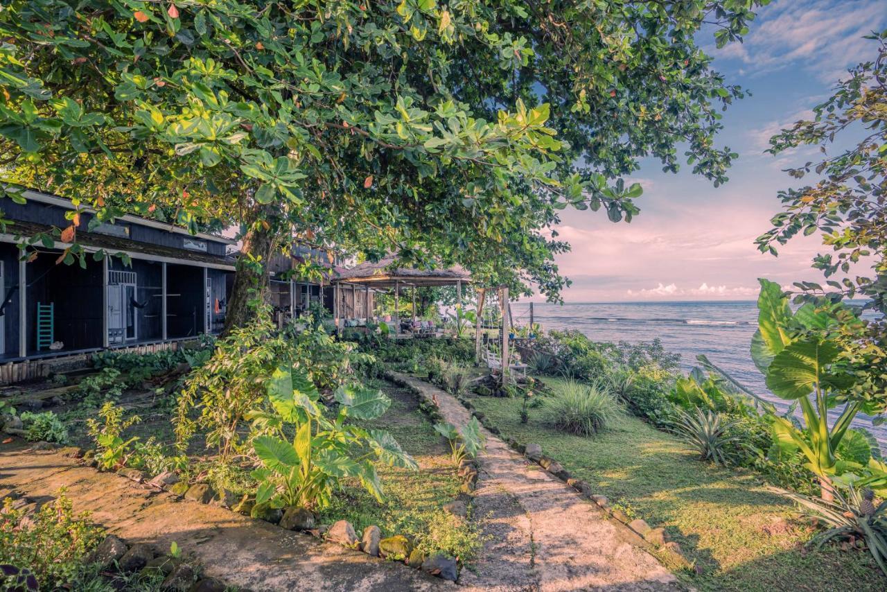 Sanctum Una Una Eco Dive Resort Pulau Unauna Exterior foto